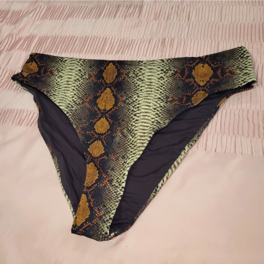 Skims Snake print Mid Waist bikini bottoms!!  Sz 2X